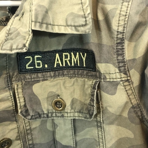 Ashley by 26 International Camo army button down - Picture 3 of 5